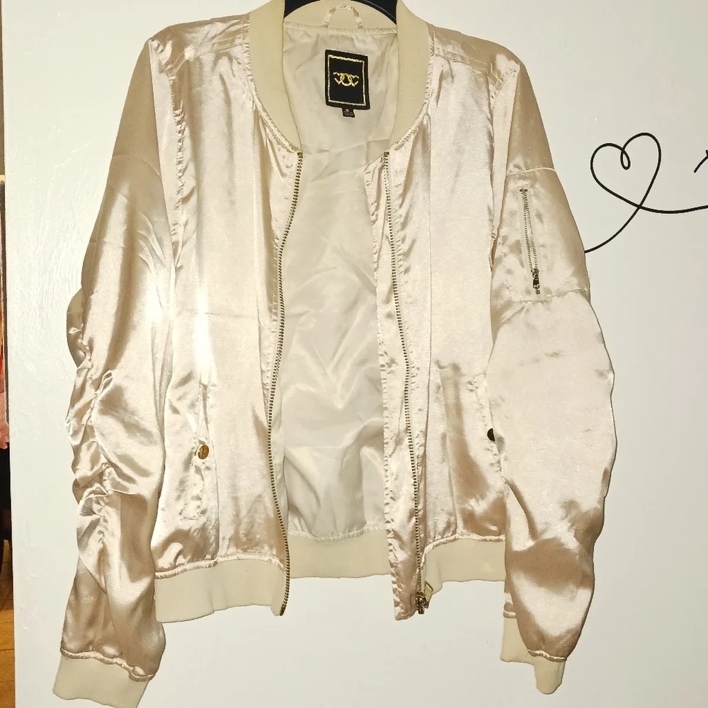 Jacket - Picture 1 of 4